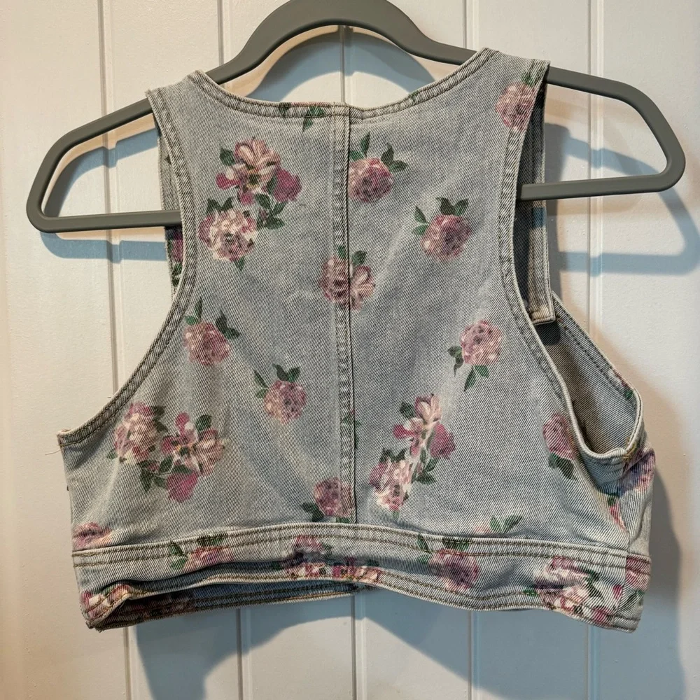 Wild Fable Light Wash Denim Floral Crop Top with Pink Roses - Picture 3 of 9